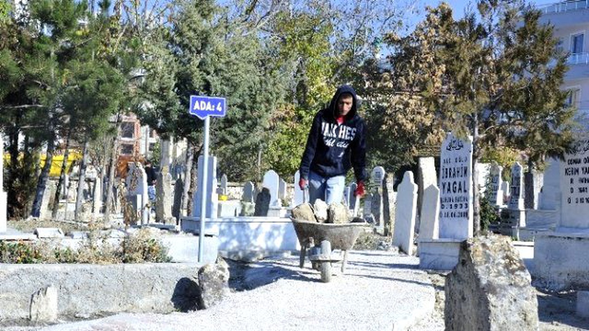 Karaman Belediyesi\'nden Mezarlık Düzenlemesi