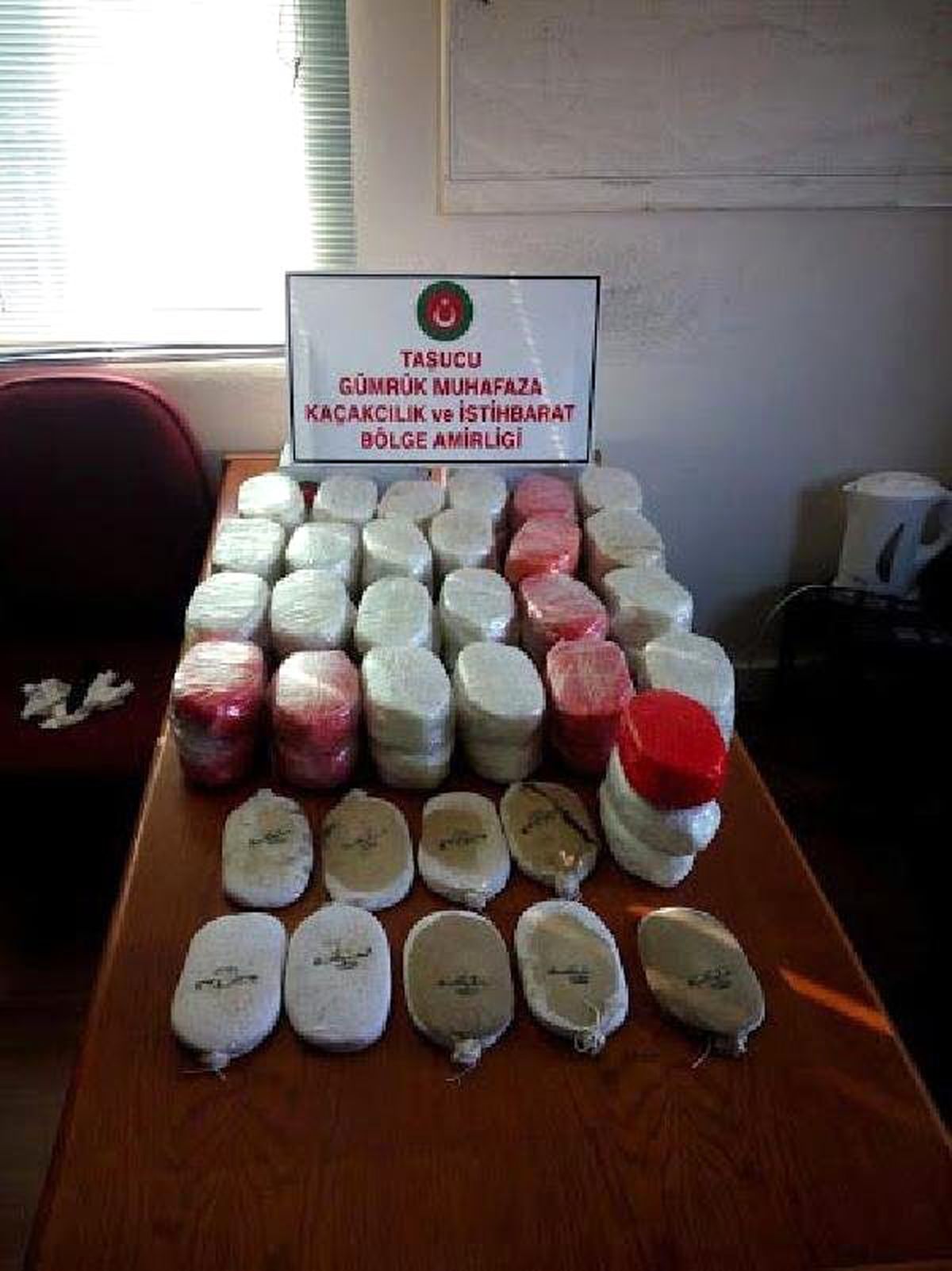 Mersin\'de 60 Kilo Uyuşturucu Ele Geçirildi, 3 Gözaltı