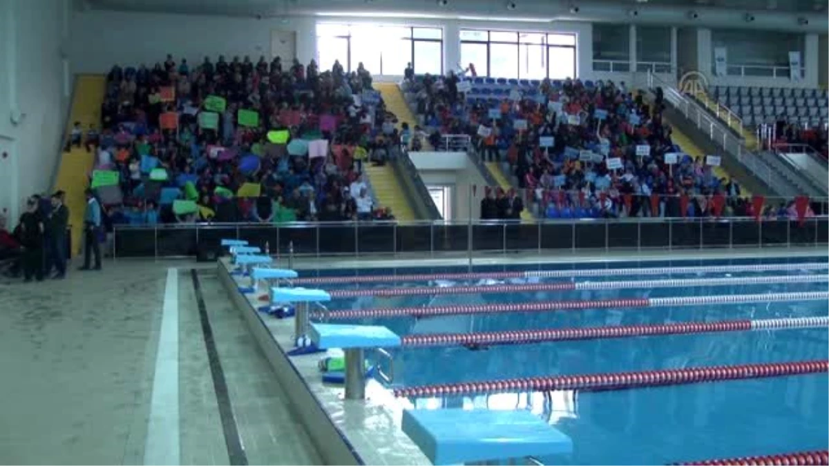 Rize\'de Öğrencilere Yüzme Eğitimi Veriliyor
