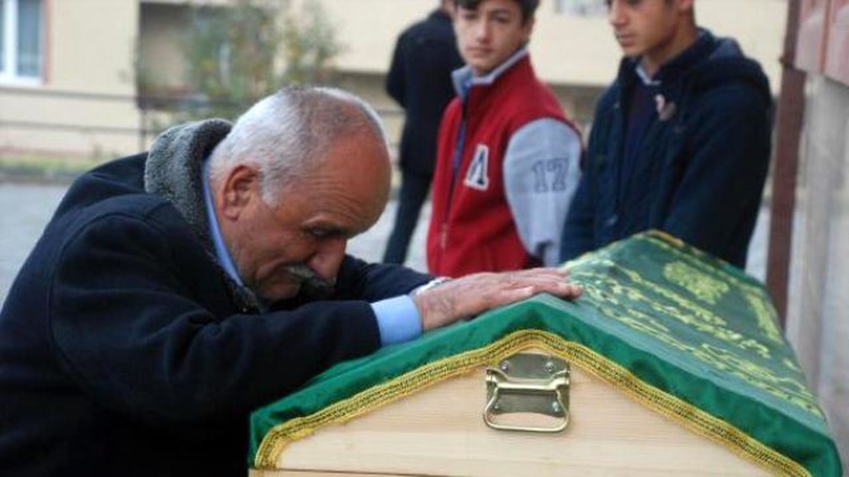 Otomobilin Çarptığı 17 Yaşındaki Genç Öldü(2)
