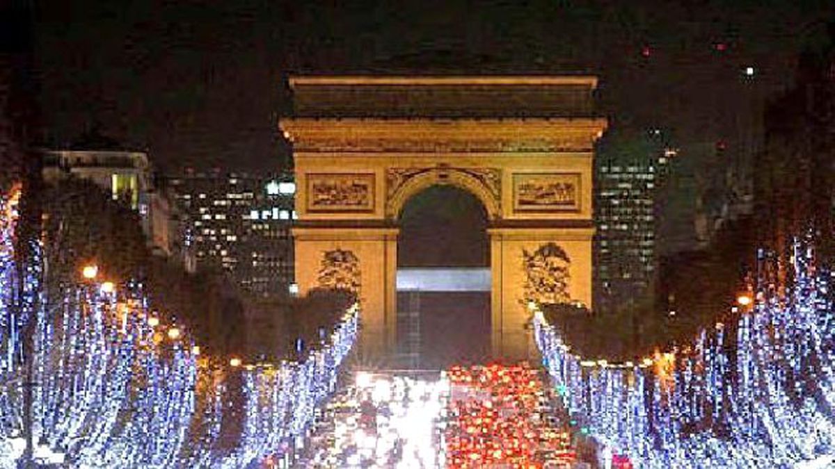 Paris\'te Noel Işıkları Söndü