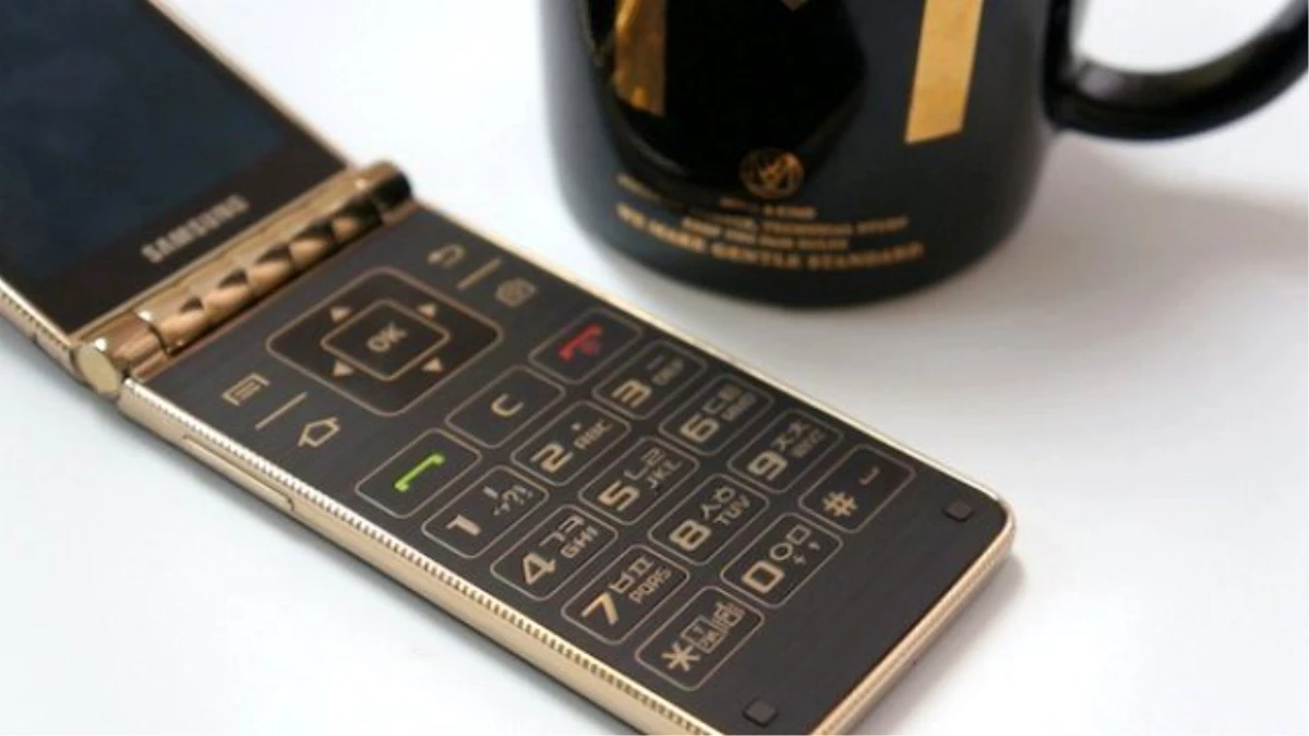 Samsung\'un Kapaklı Telefonu Golden 3\'den Yeni Haberler