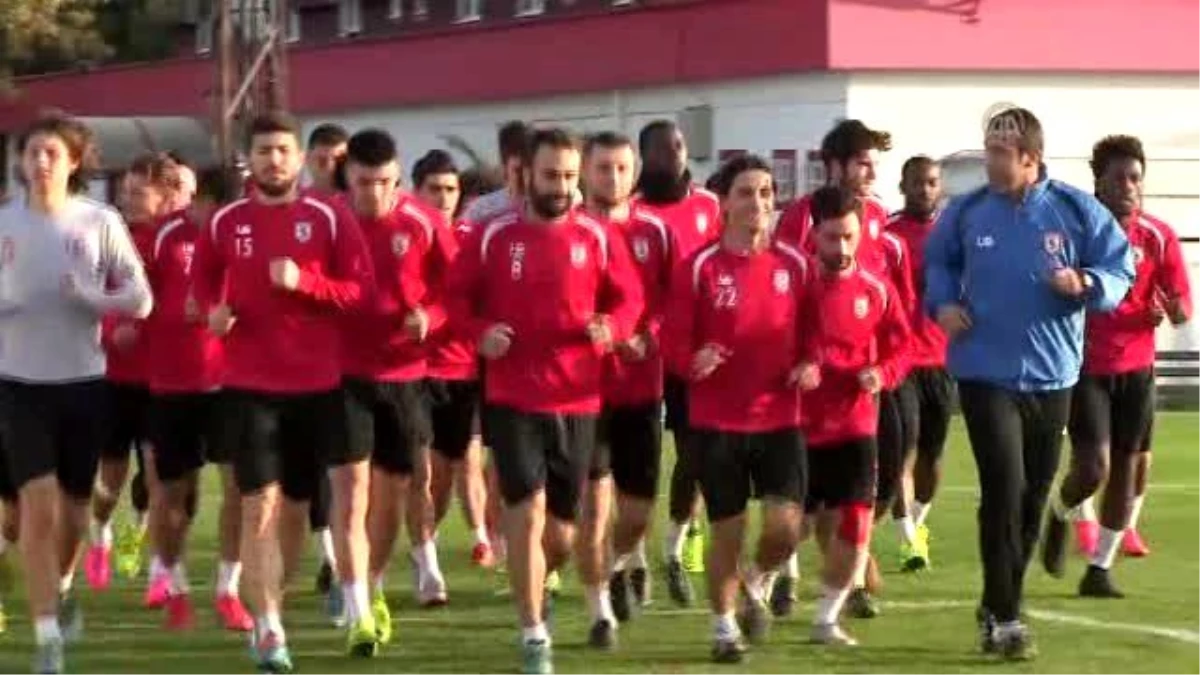 Samsunspor\'da Futbolcular Galibiyet Serisini Sürdürmek İstiyor