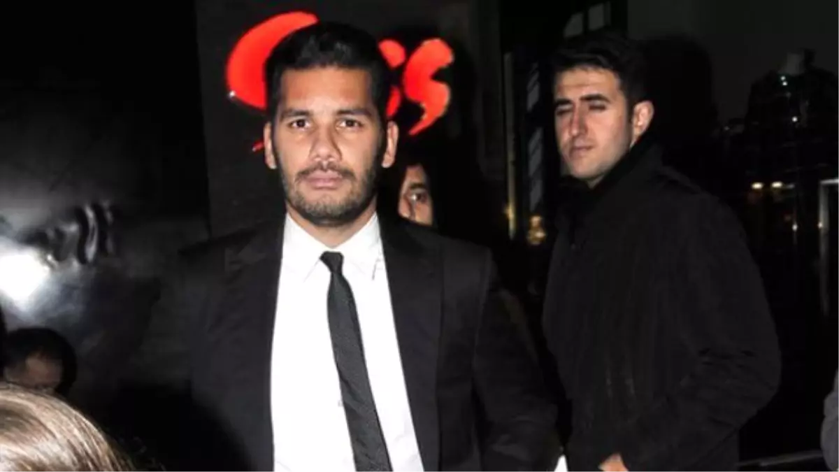 Sinan Çetin\'in Oğlu, Eğlendiği Mekandan 5 Kadınla Çıktı