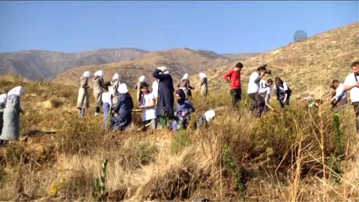 Suriyeli Çocuklar, Hatıra Ormanına Fidan Dikti