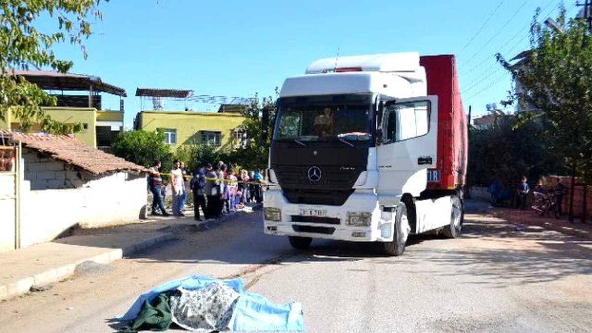 Tır\'ın Altında Kalan Yaşlı Kadın Öldü