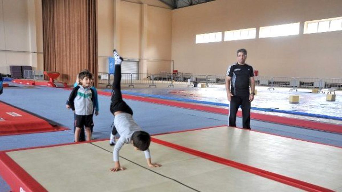 Trabzon\'da Minik Cimnastikçiler Geleceğin Sporcuları Olmaları İçin Yetiştiriliyor