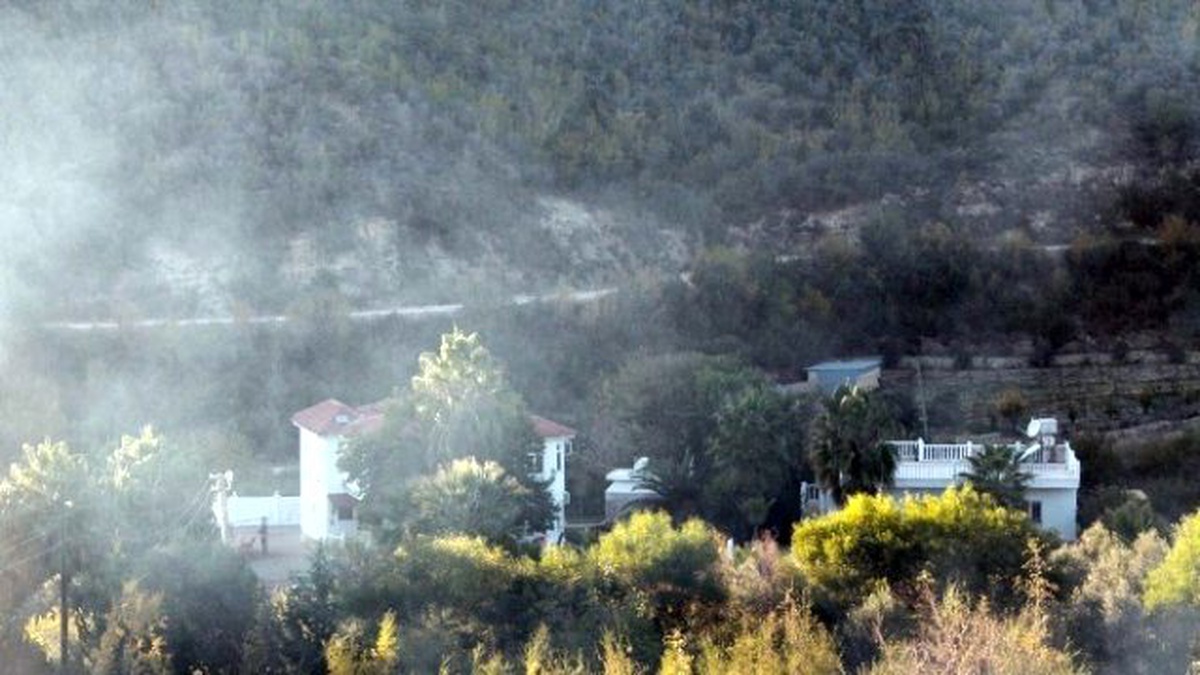 Tuğba Özay\'ın Çiftliğinin Yakınlarındaki Makilik Alanda Yangın