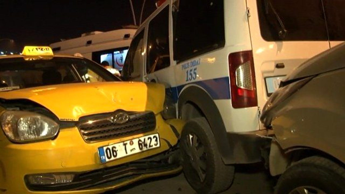 Yunanistan Başbakanı Chipras İçin Güzergah Alan Polis Memuruna Taksi Çarptı