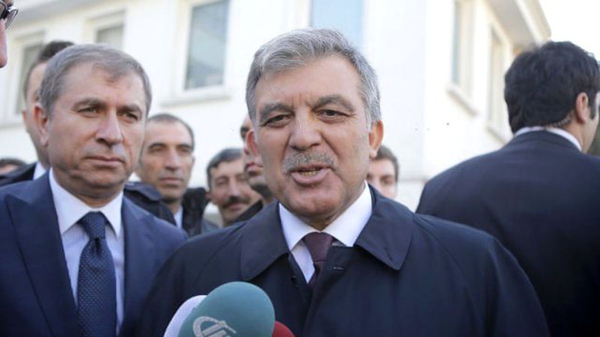 Vatandaş Namaz Çıkışı Gül'ü Uyardı: Erdoğan'a İhanet Etme