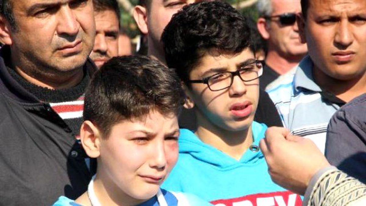 Ailesini Kazada Kaybeden 2 Kardeşe, Halaları Bakacak