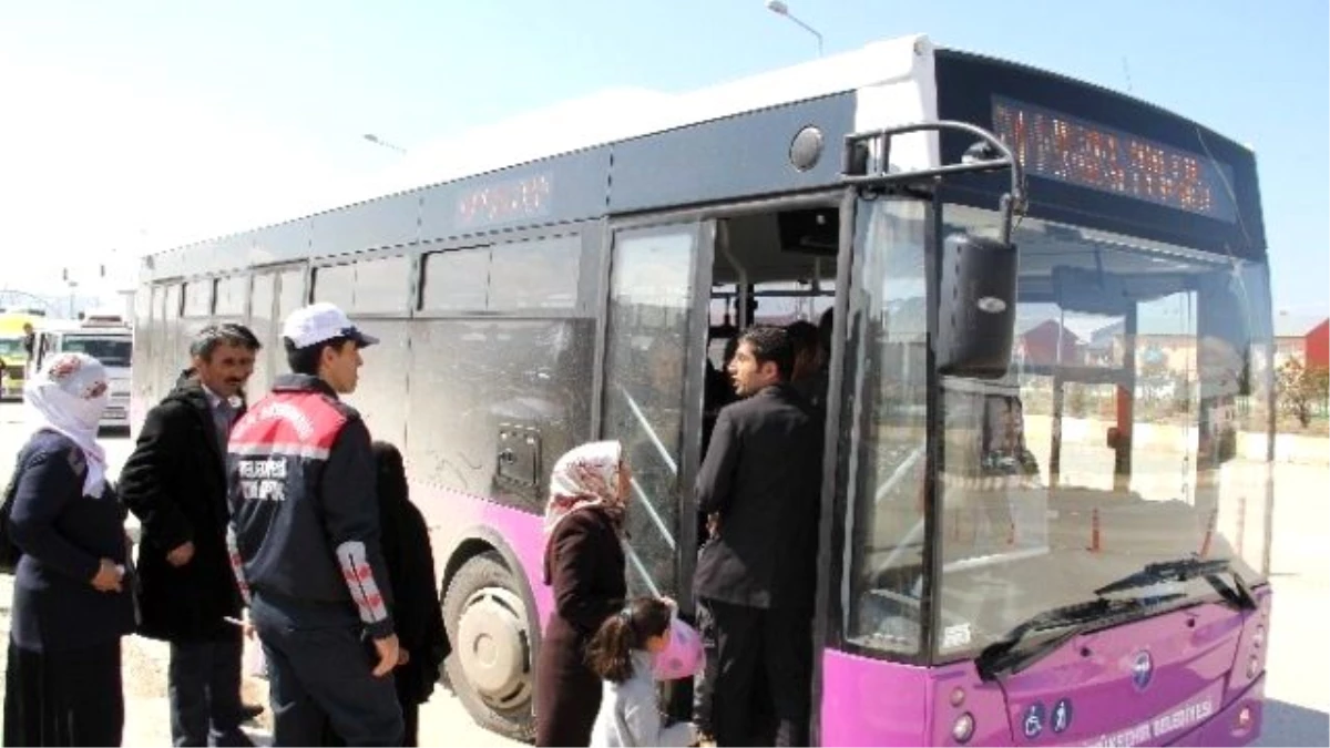 Başkale Belediyesi\'ne Yeni Toplu Taşıma Araçları Alındı