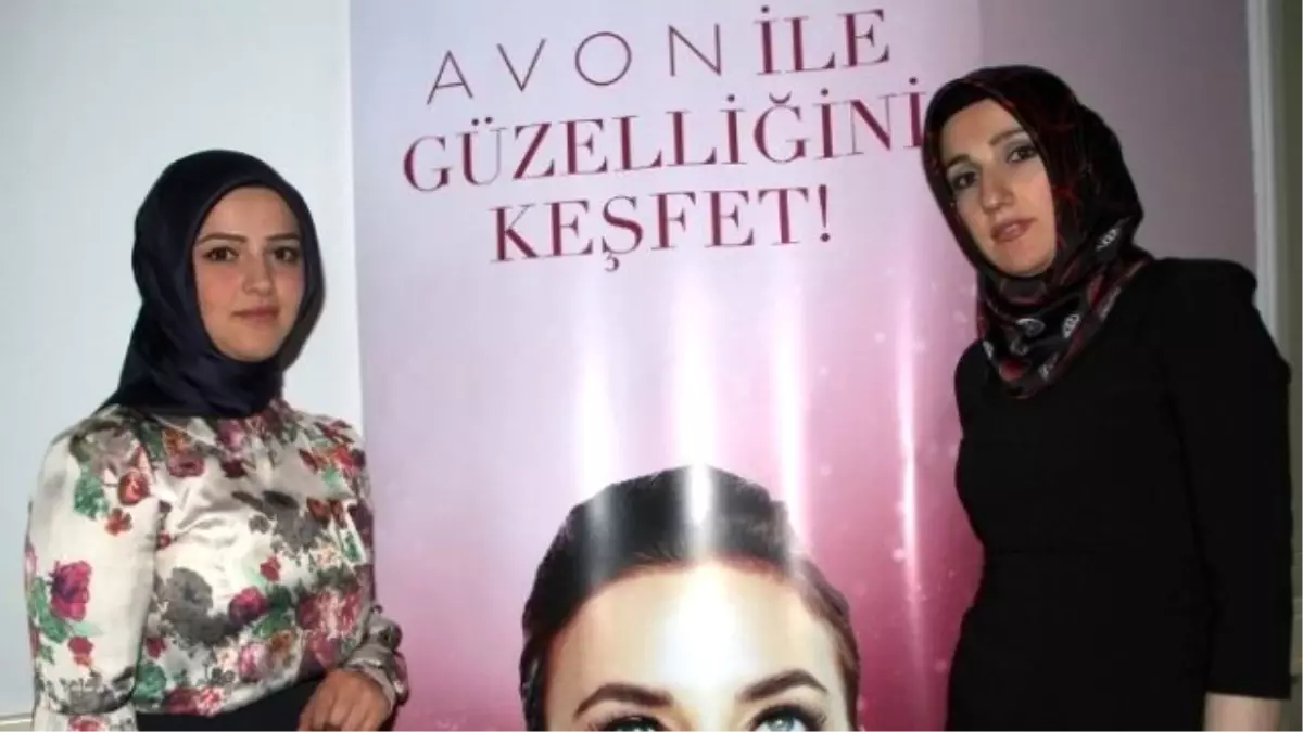 Avon Satış Temsilcileri Van\'da Bir Araya Geldi
