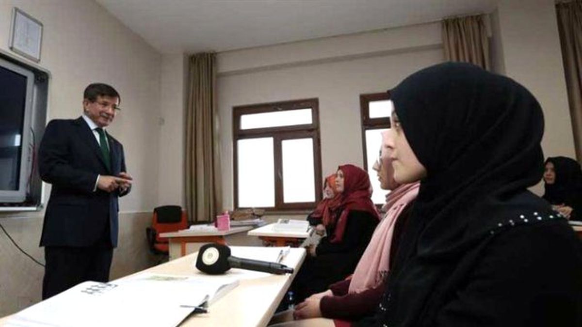Başbakan Davutoğlu\'dan Coğrafya ve Türkçe Dersi