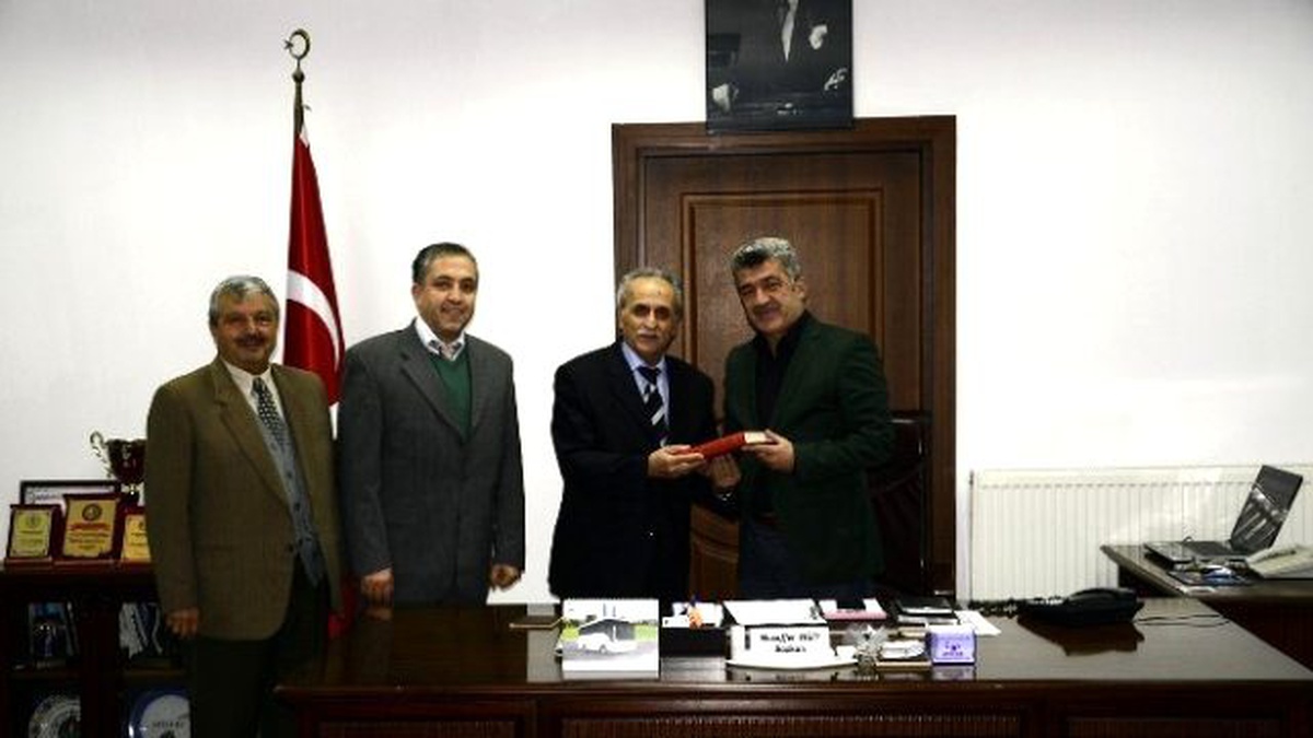 Başkan Yiğit\'i İlahiyat Fakültesi Dekanı Ziyaret Etti