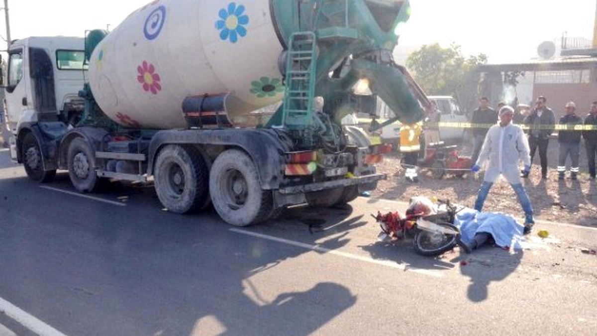 Beton Mikseri Motosikletliye Çarptı: 1 Ölü