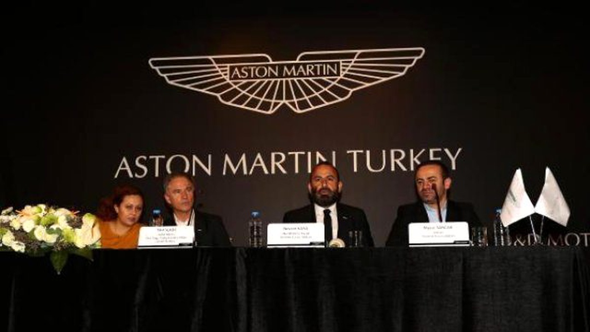 Bond\'un Efsanevi Otomobili Aston Martin İzmir\'de