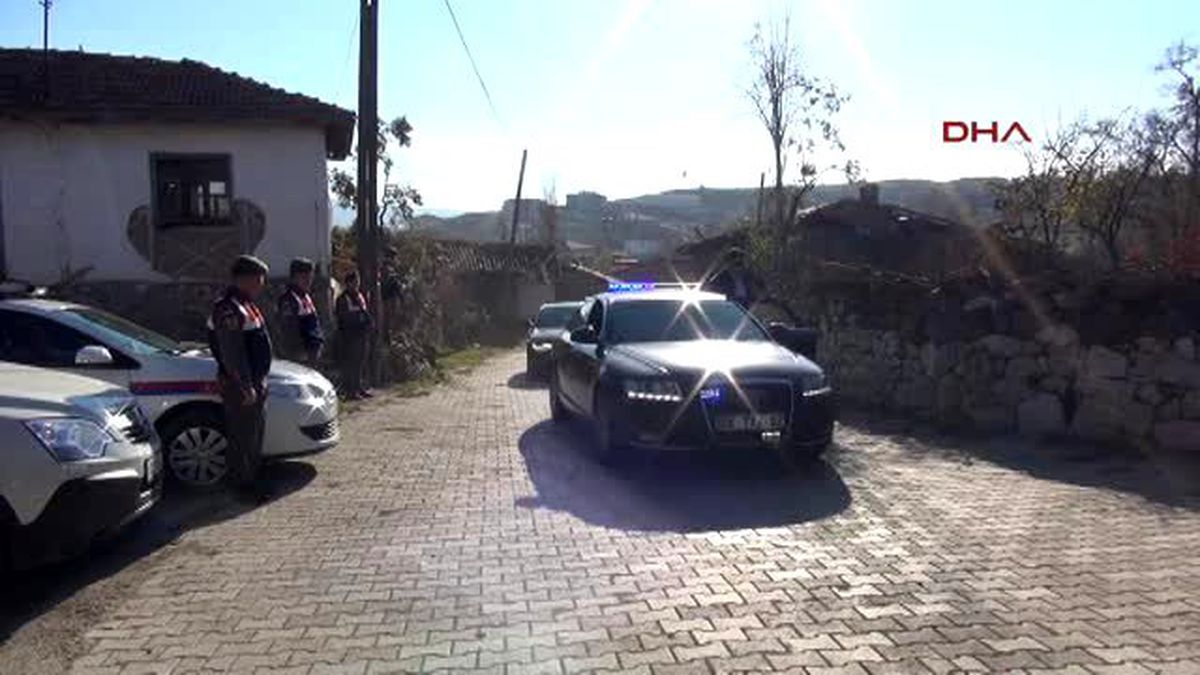 Çorum Kılıçdaroğlu, Çorum\'da Şehit Evini Ziyaret Etti