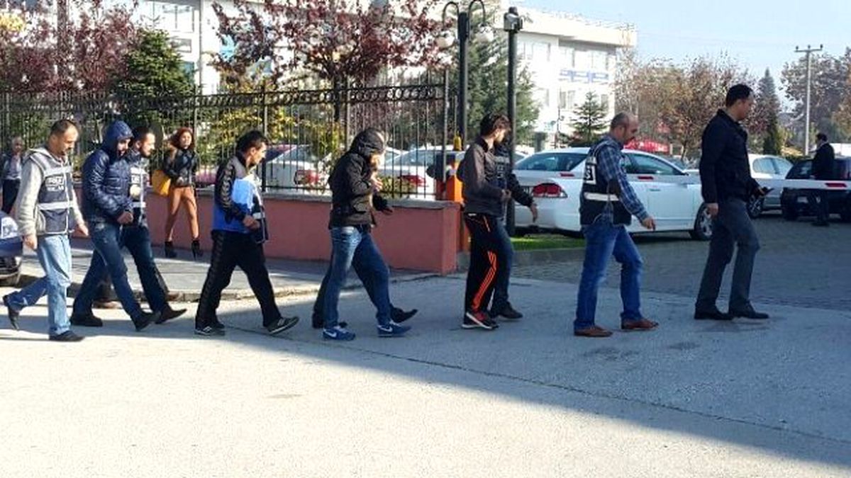 Düzce\'de Uyuşturucu Operasyonu: 4 Gözaltı