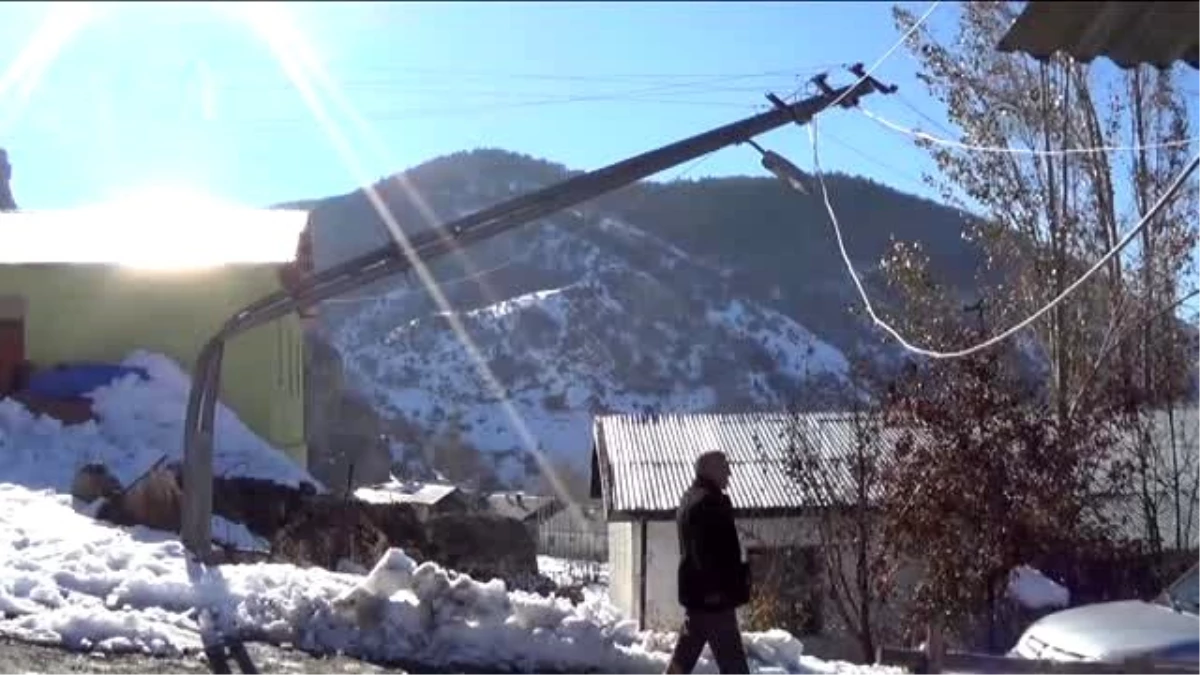 Elektrik Olmayınca Yiyeceklerini Kara Gömmeye Başladılar