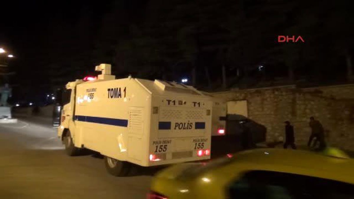Eskişehir - Anadolu Üniversitesi\'nde Meşaleli, Oturma Eylemli Suruç Protestosu