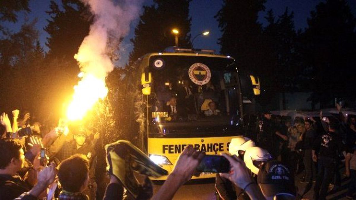 Fenerbahçe Kafilesi Adana\'ya Geldi