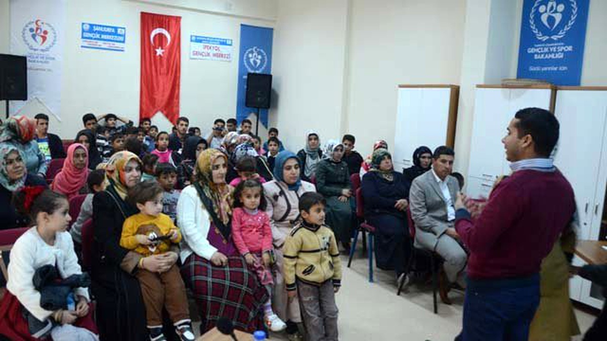 Gençlere \'Din Ve Ahlak\' Konulu Seminer
