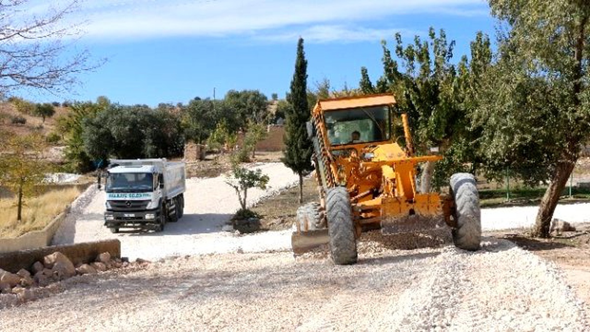 Haliliye\'de Kış Öncesi Kırsal Mahallelerin Yolları Tamamlanıyor