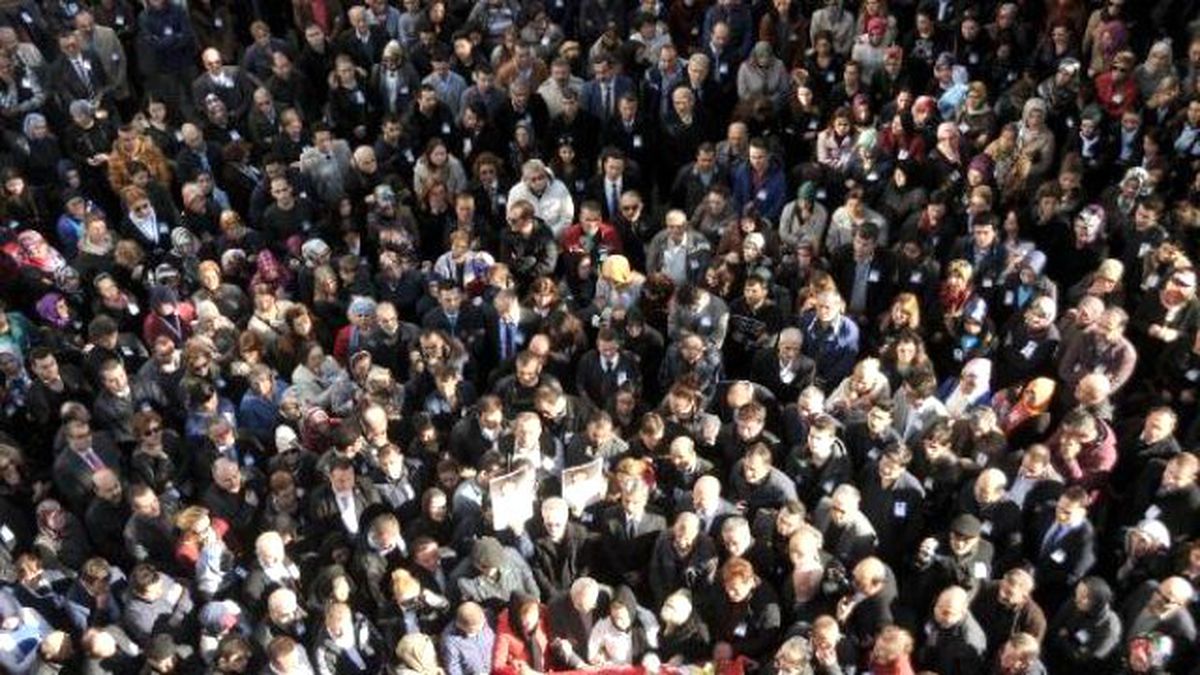 Öldürülen Kadın Doktoru, Doğumunu Yaptırdığı Çocuklar Uğurladı