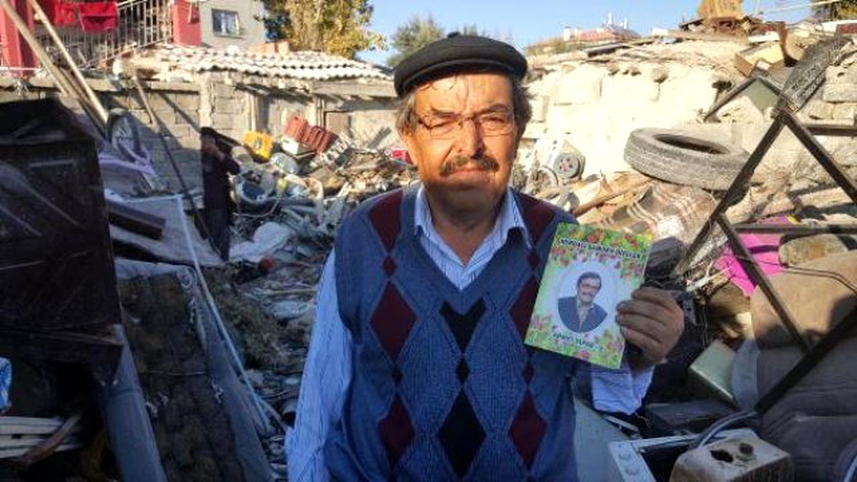 Hurda Yığınları Arasında Yazdığı Şiirleri Kitaplaştırdı