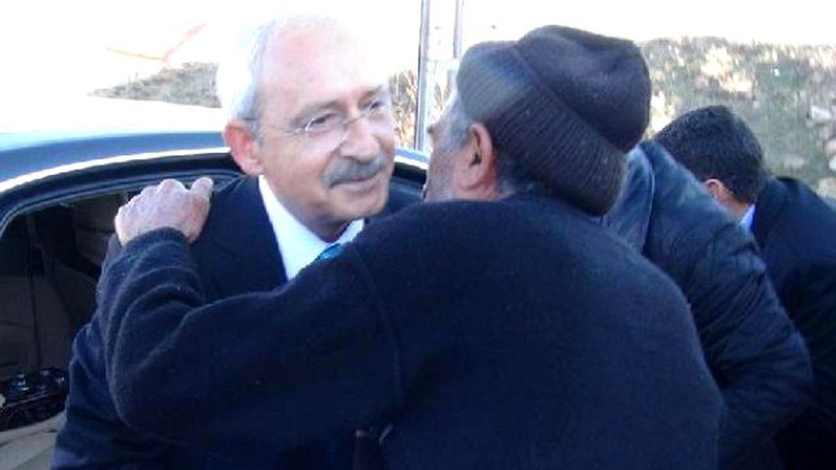 Kılıçdaroğlu, Çorum\'da Şehit Evini Ziyaret Etti
