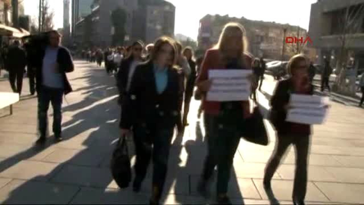 Kosova- Gözaltındaki Milletvekili Buyupi\'nin Serbest Bırakılması İçin Muhalif Parti Kadınları...