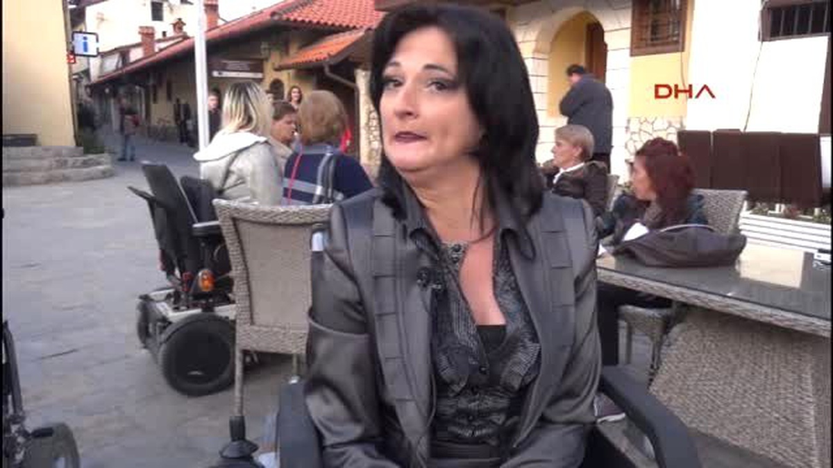 Kosovalı Engelliler Sabundan Yaptıkları Çiçeklerle Hayat Tutunuyorlar