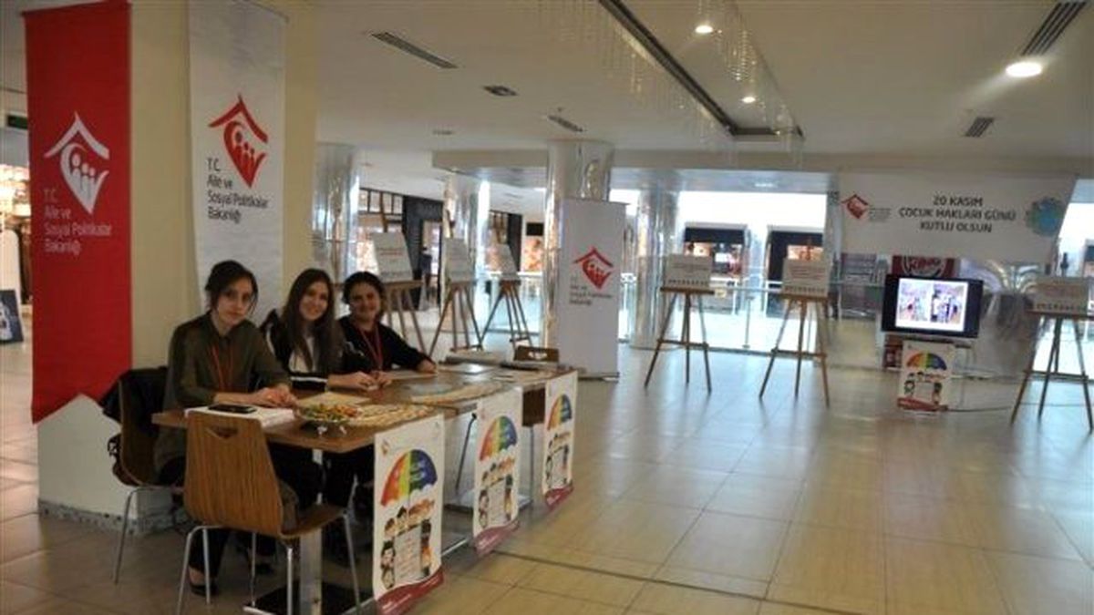 Krempark Avm\'de Dünya Çocuk Hakları Günü
