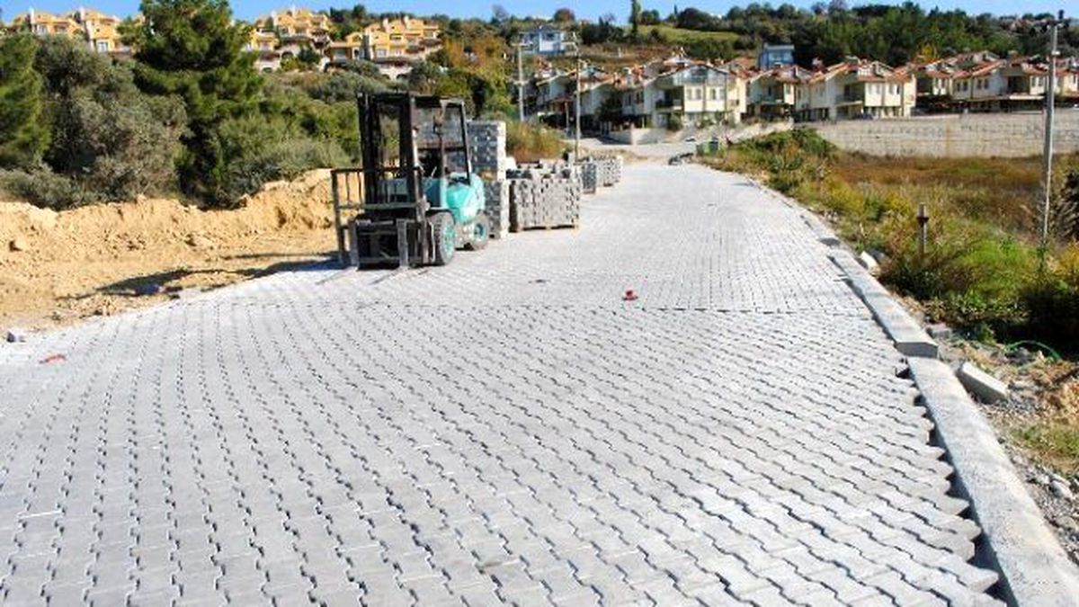 Kuşadası Belediyesi Yol Çalışmalarına Devam Ediyor
