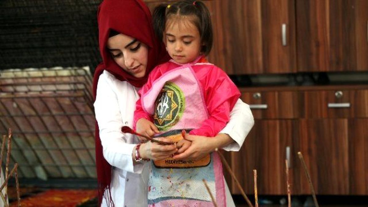 Minik Öğrencilerin Ebru Keyfi