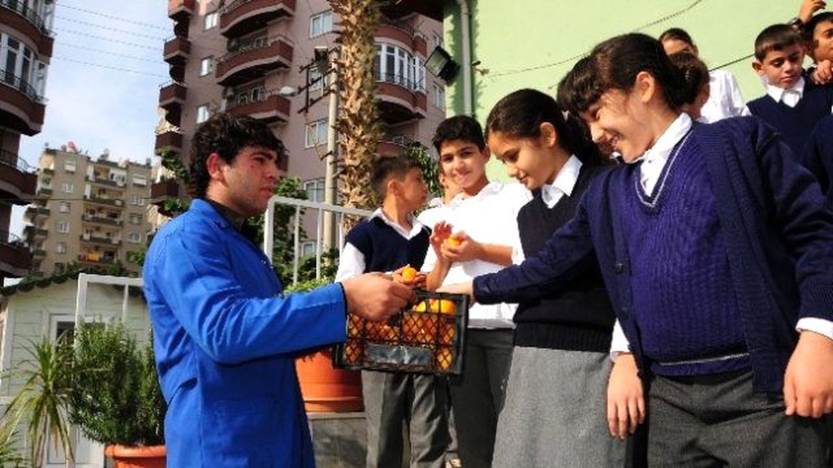 Toroslar Belediyesi\'nden Halka Ücretsiz Narenciye