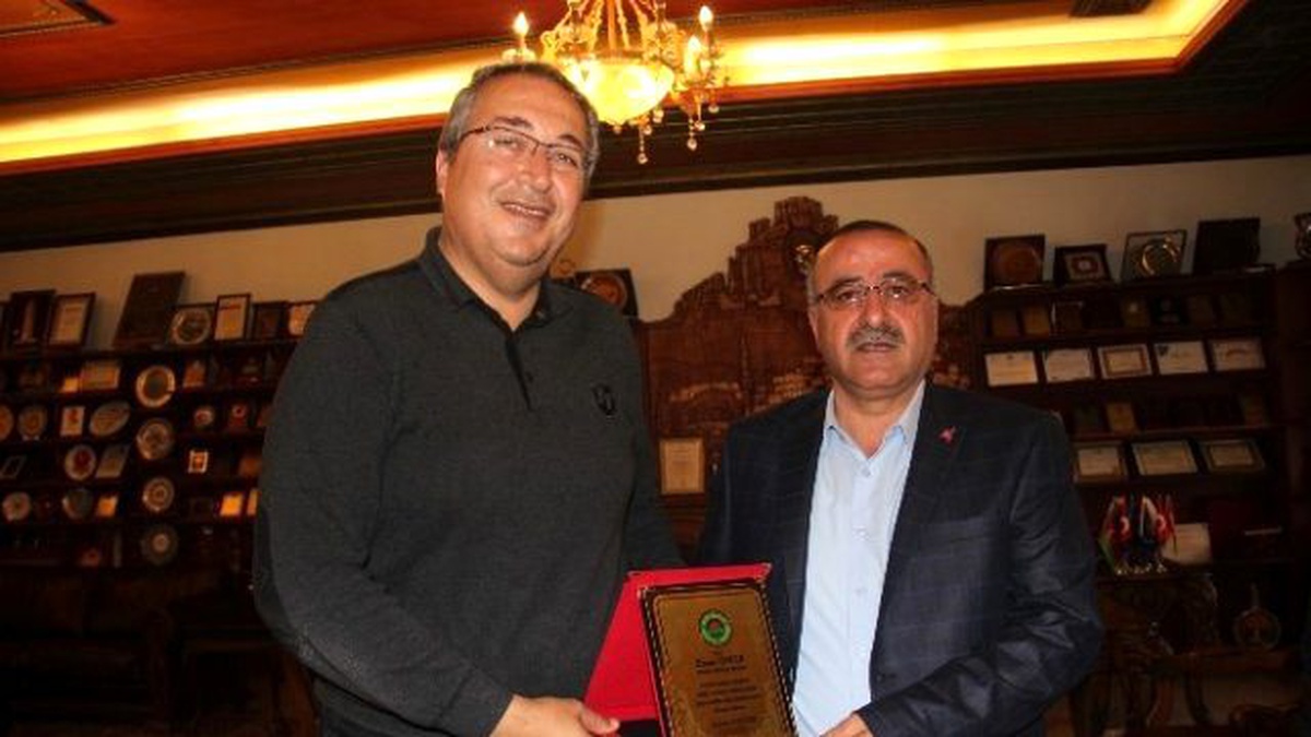 Nevşehir Ziraat Odası\'ndan Belediye Başkanı Ünver\'e Teşekkür Plaketi