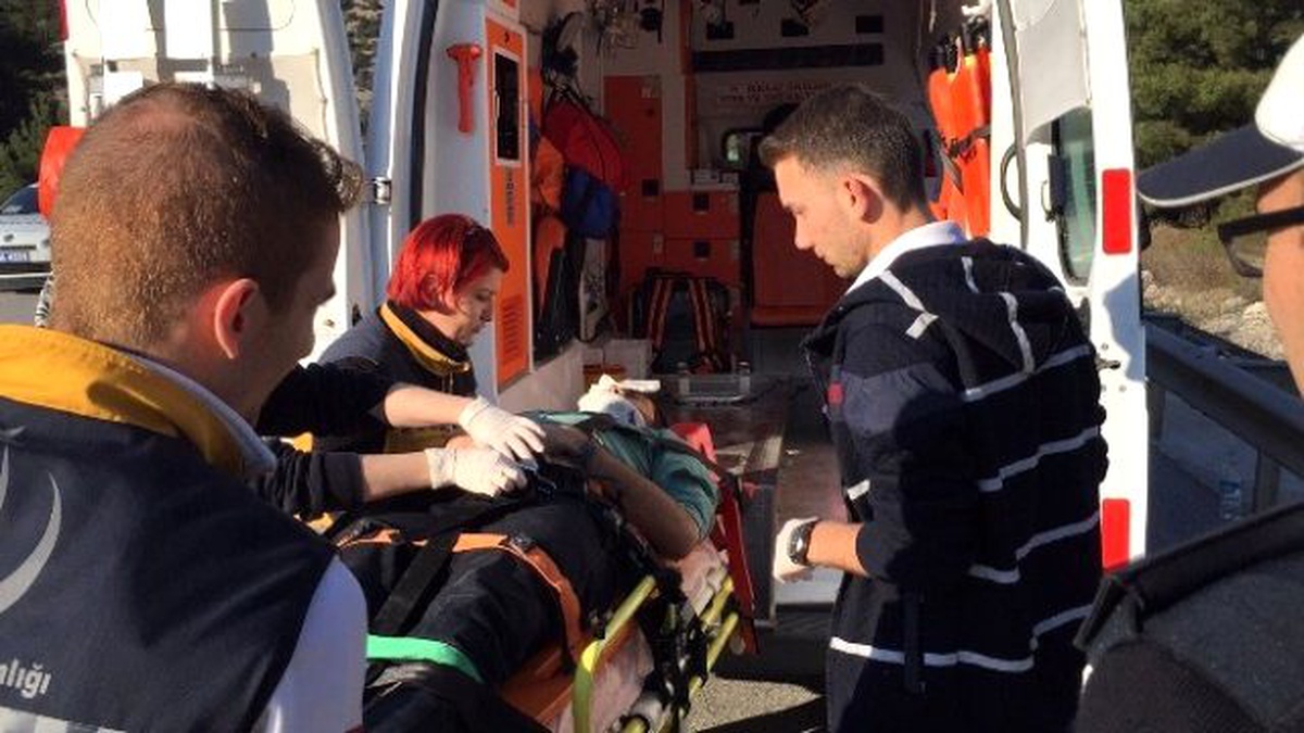 Otomobil Su Kanalına Uçtu: 1 Yaralı