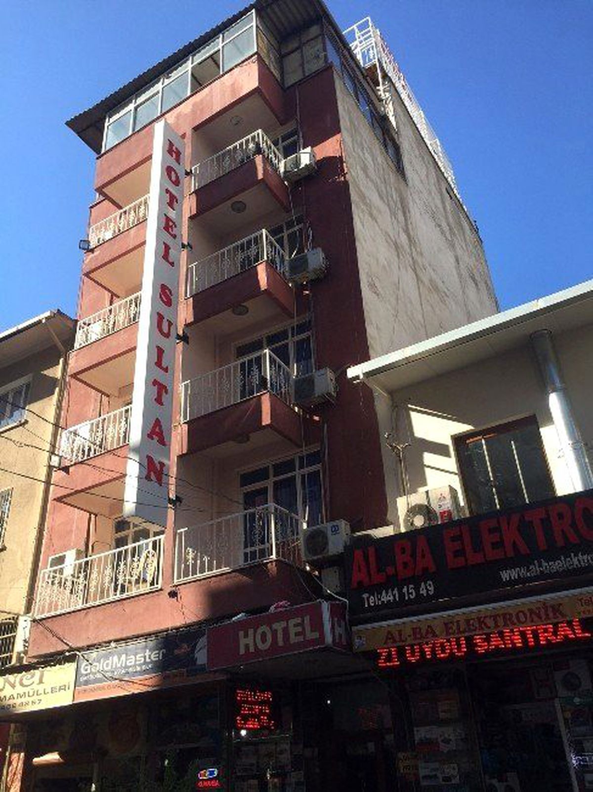 Paris Bombacısının İzmir'de Kaldığı Yere 300 Polisle Baskın