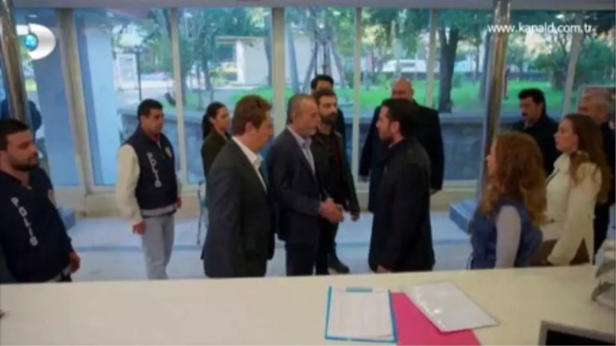 Poyraz Karayel 32. Bölüm - Poyraz, Bahri Baba\'yı Tutukluyor!