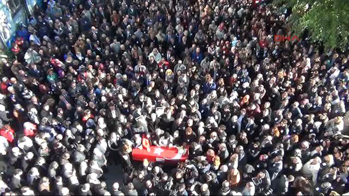 Samsun Hastanede Öldürülen Kadın Doktoru, Doğumunu Yaptırdığı Çocuklar da Gözyaşlarıyla Uğurladı