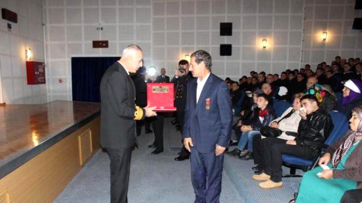 Şehit Aileleri Foça Deniz Üssü\'nde Konuk Edildi