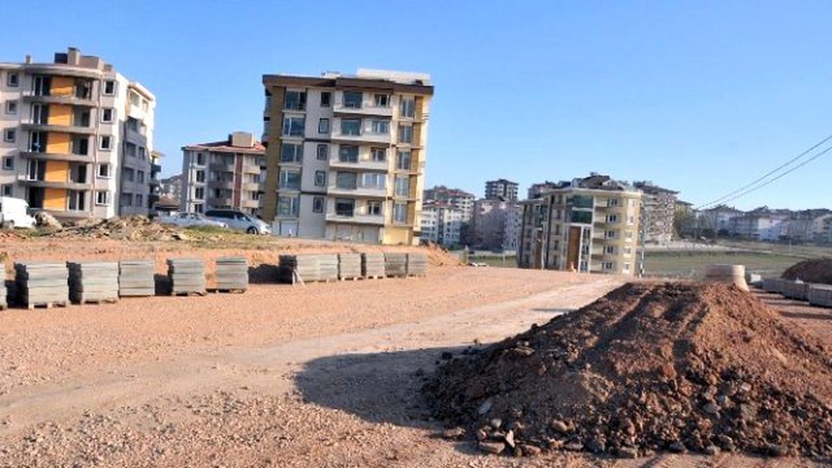 Şehit Cem Güçlü Caddesi\'nde Yol Yapım Çalışmaları