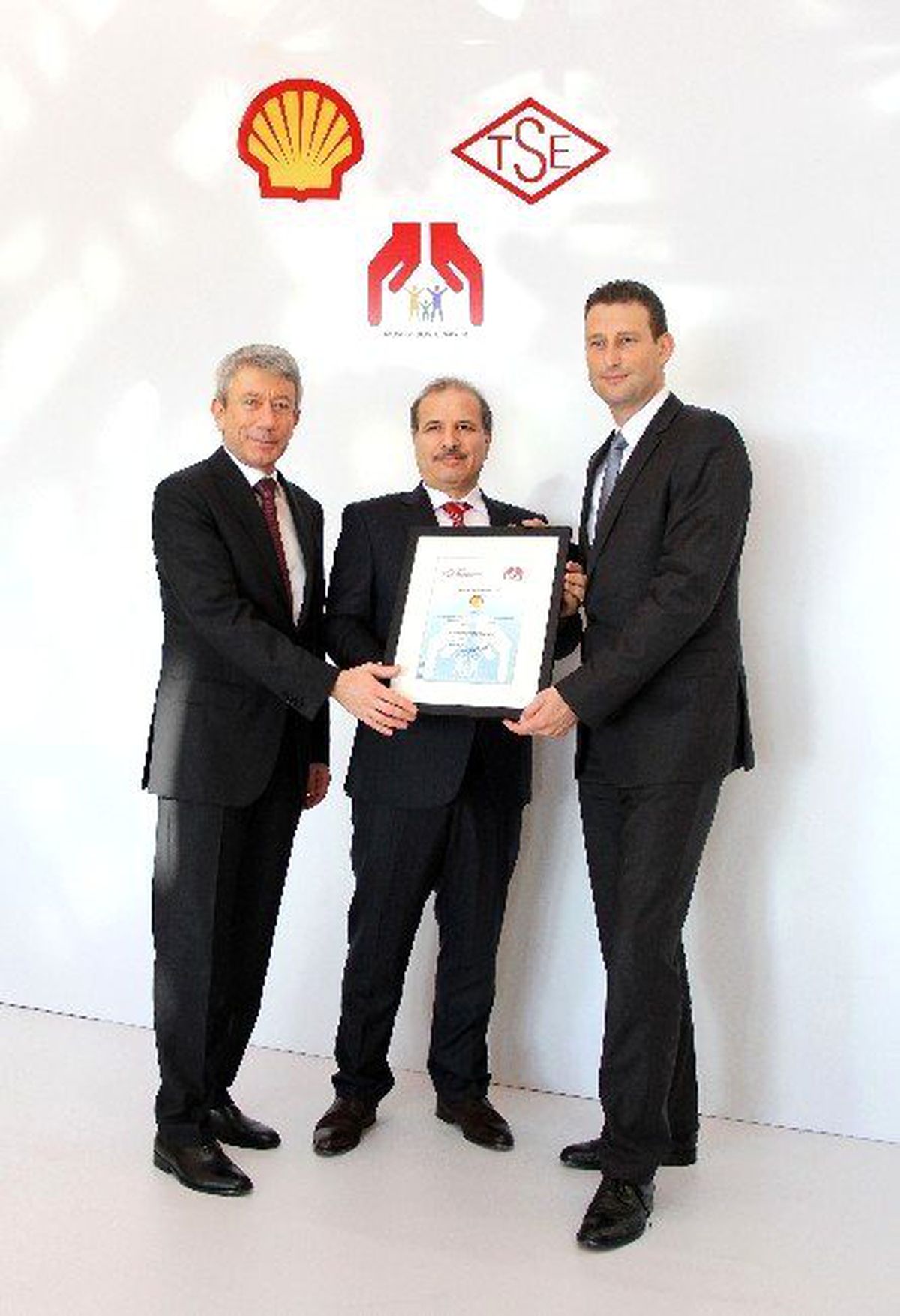 Shell\'e "Müşteri Dostu Kuruluş, Müşteri Dostu Marka" Belgesi