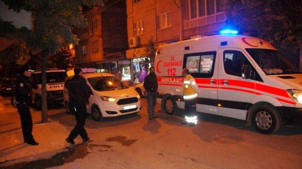Sokak Ortasında Bıçaklandı