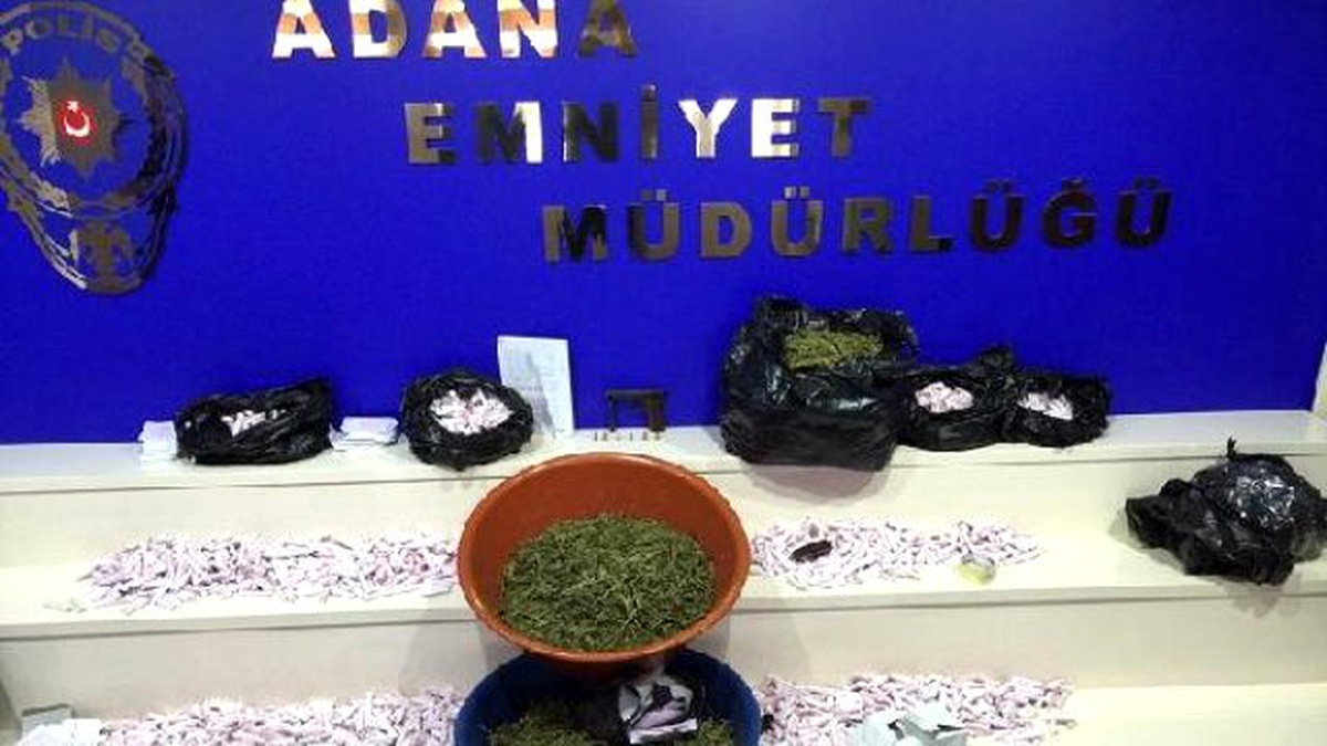 Torbacılar Uyuşturucu Paketlerken Yakalandı