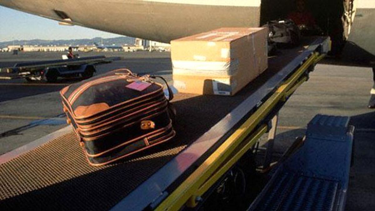 Uçağa Verilen Valizler Tek Tek Açılarak Aranacak, Kilitliyse Kırılacak