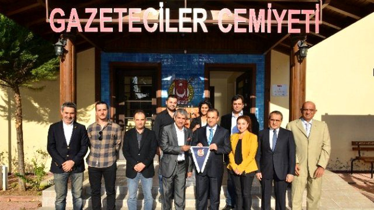 Vali Türker, Agc\'yi Ziyaret Etti