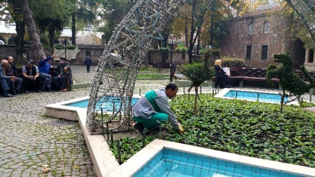 Yenicuma Parkı\'na Mevsimlik Çiçek Dikildi